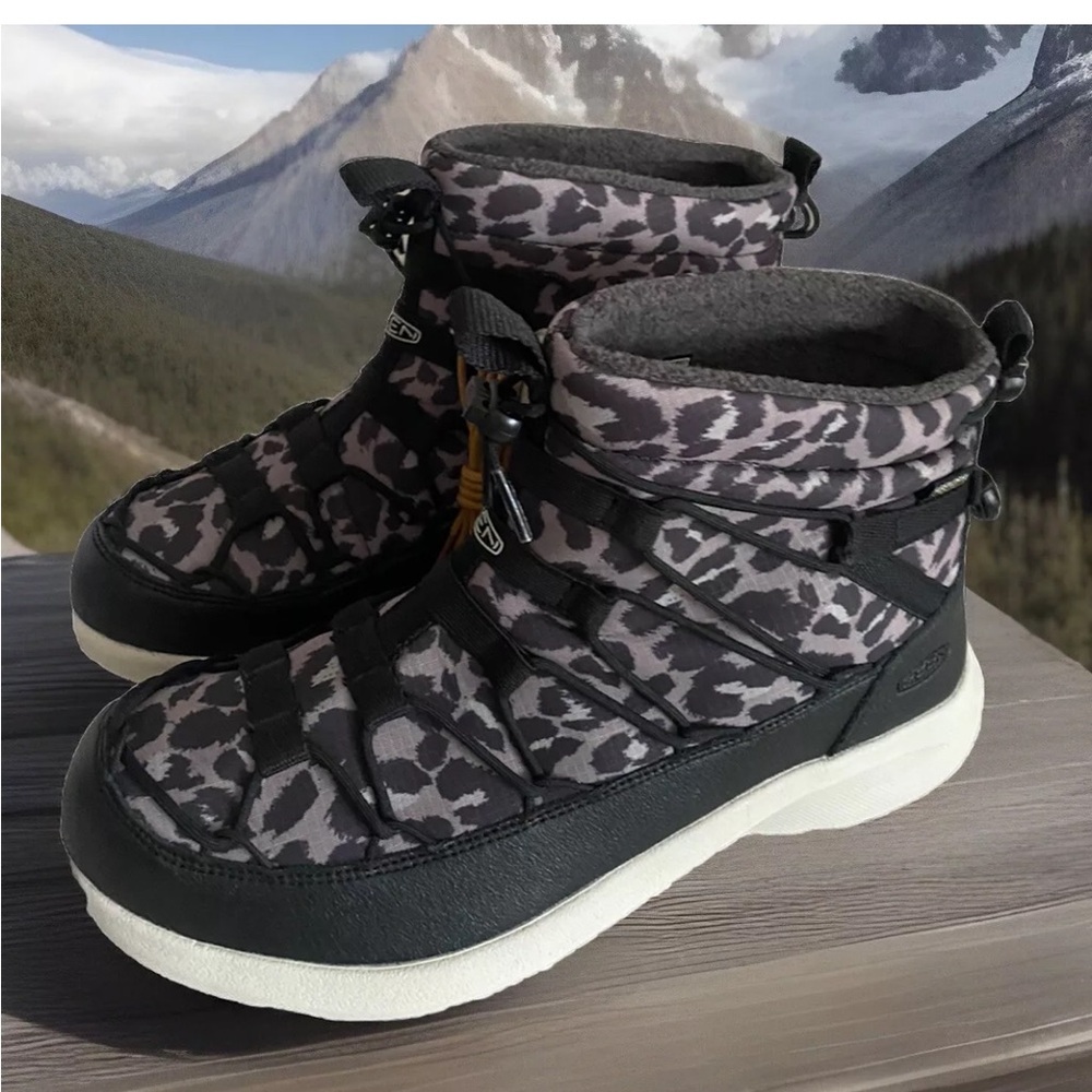 Keen Uneek Chukka SNK II Waterproof Boots Women’s Size 8.5-NEW Silver Birch
